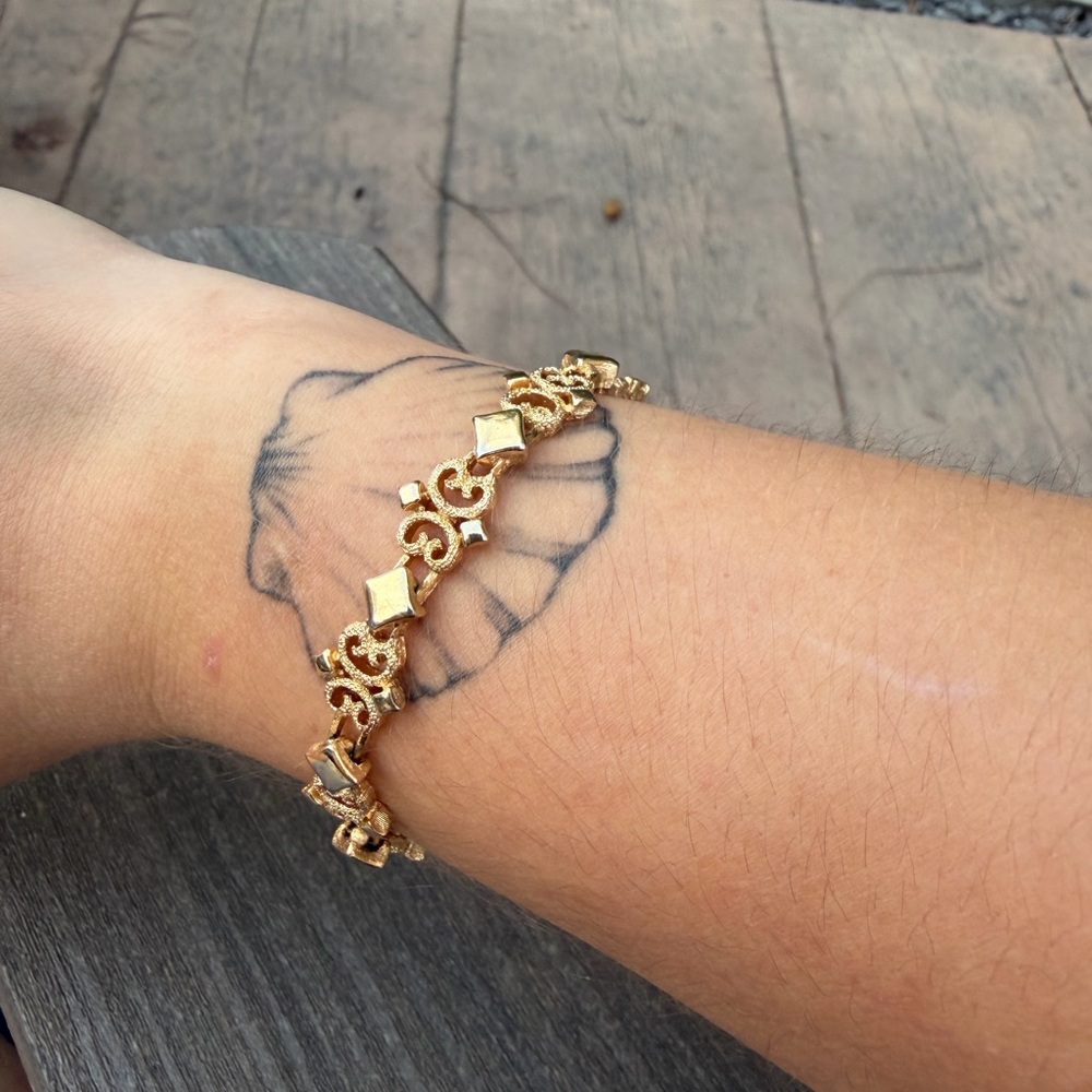 Elegant Gold Bracelet